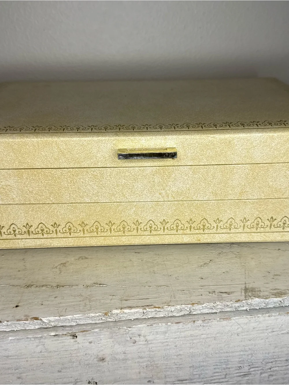 N/A vintage cream